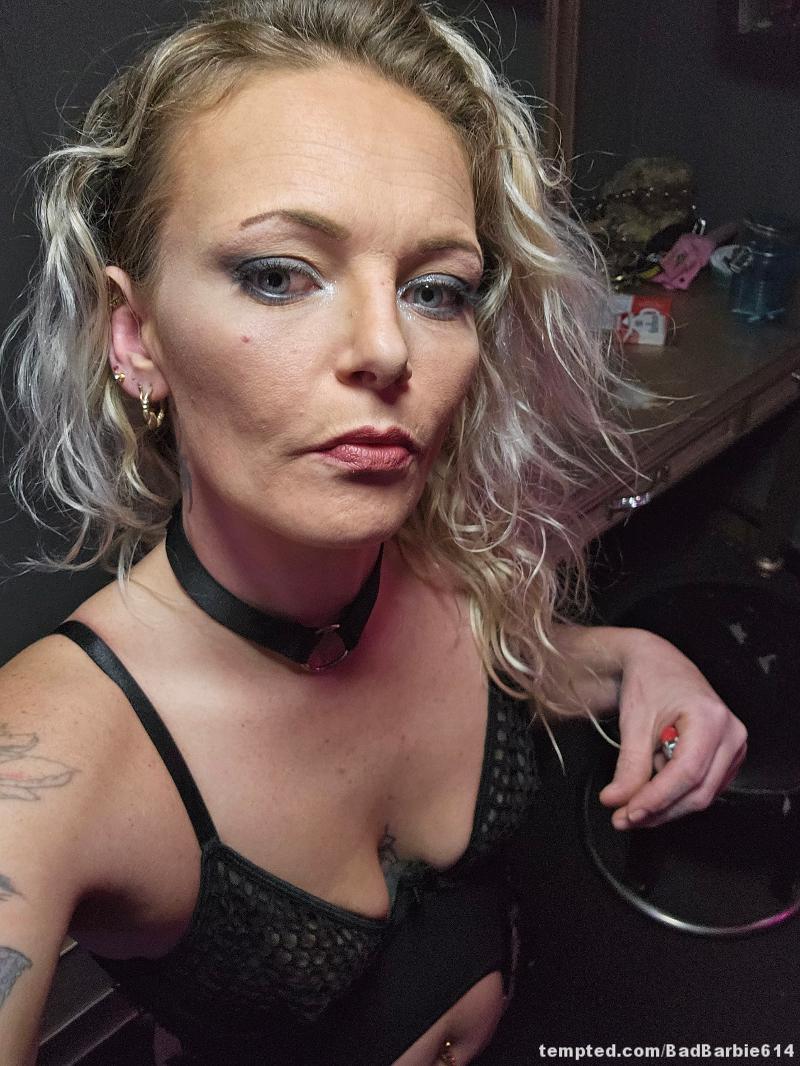 BadBarbie614 baddest blonde you'll ever see with a ass like this 