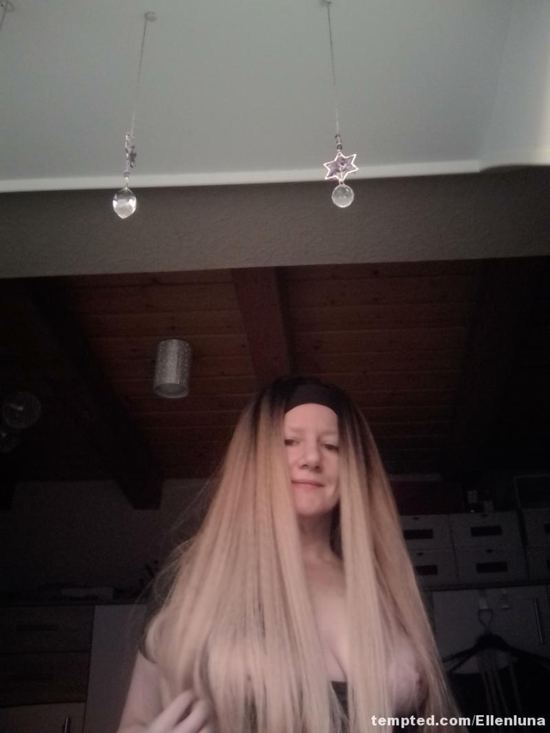 Meine alte Frisur in blond und mit neuer Farbe und länger 