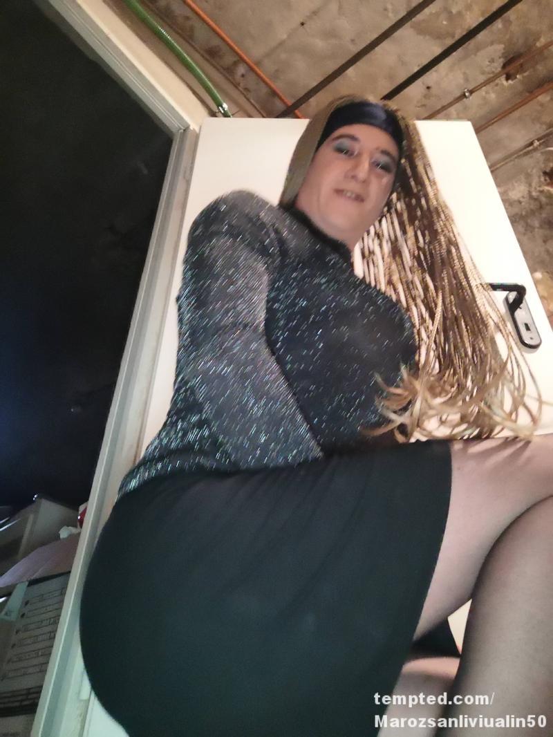 I'm a sexy girl 

I'm 28 years old 170 tall and bad looking 

I am strong attractive