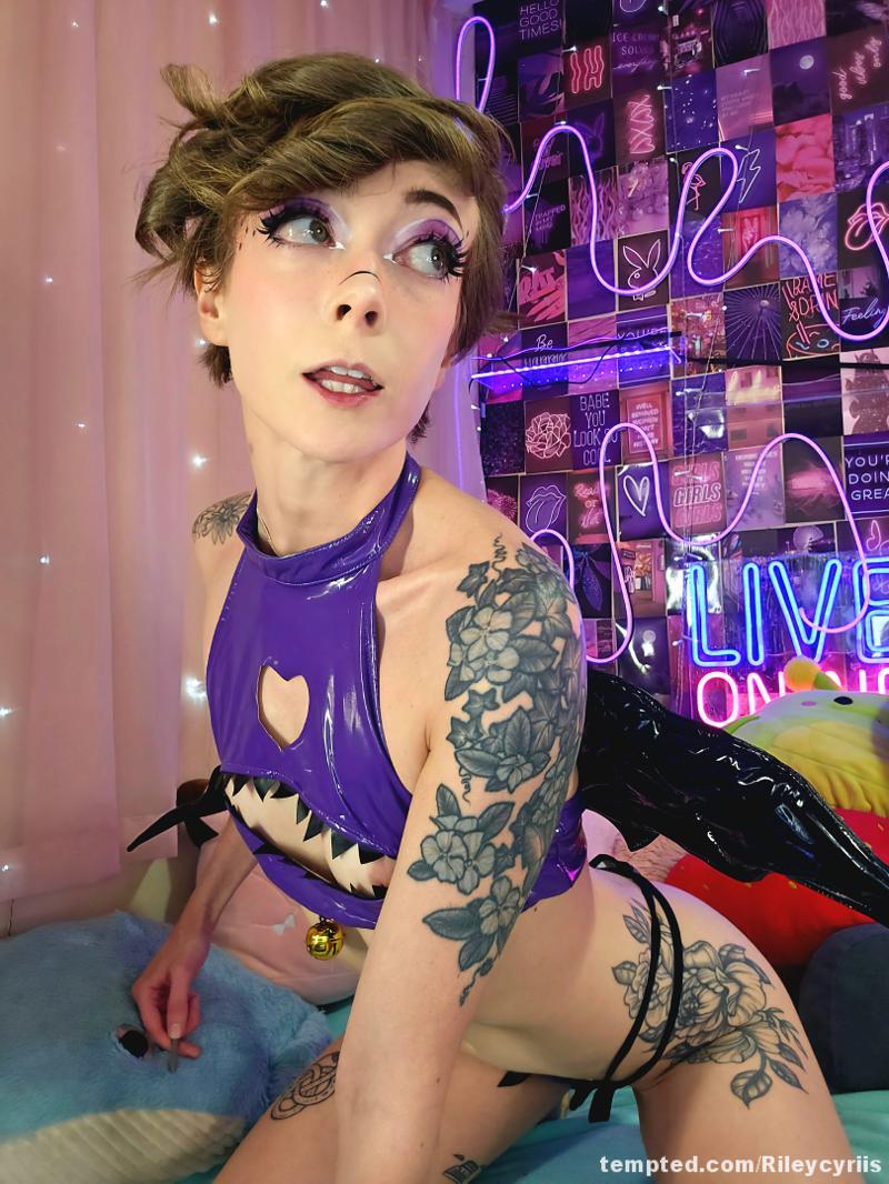Lil purple succubus 😈
