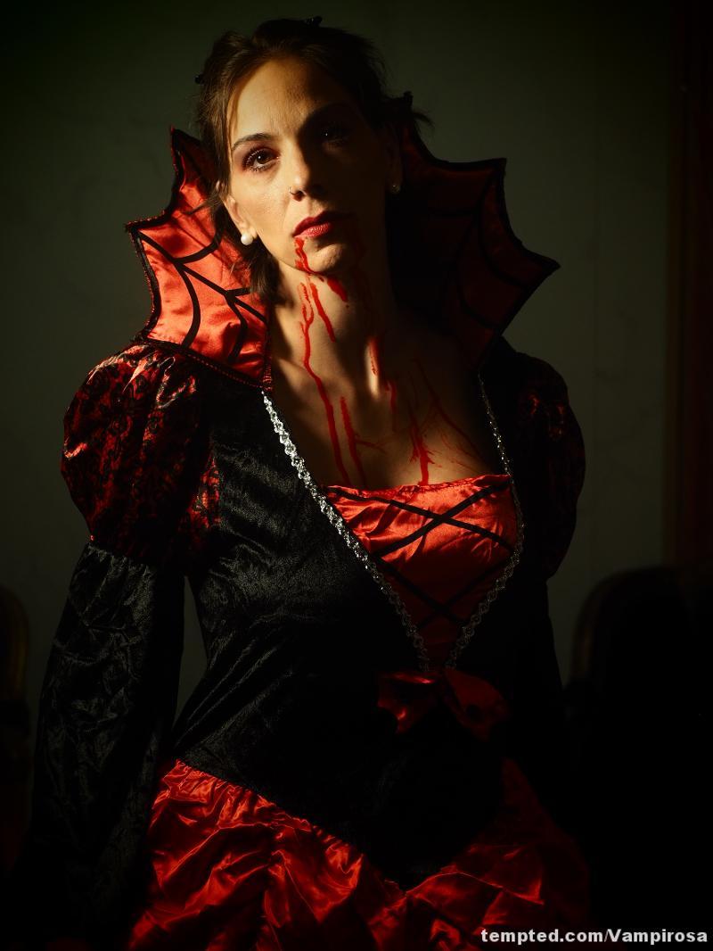 VUESTRA VAMPIRA PARA VOSOTROS
