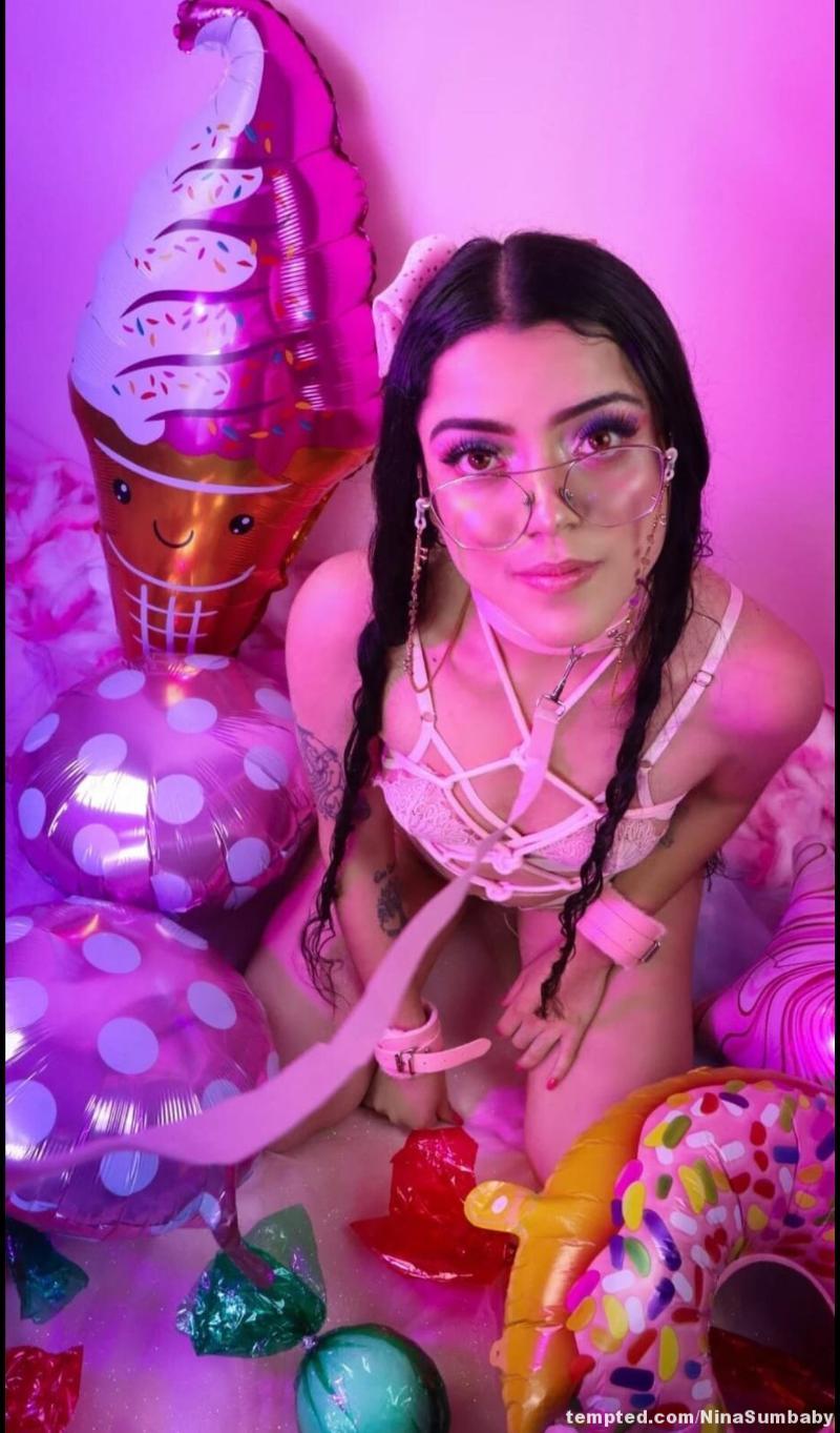 Hello, I'm a girl. I'm new. I want to meet new people. I really like kissing and bondage