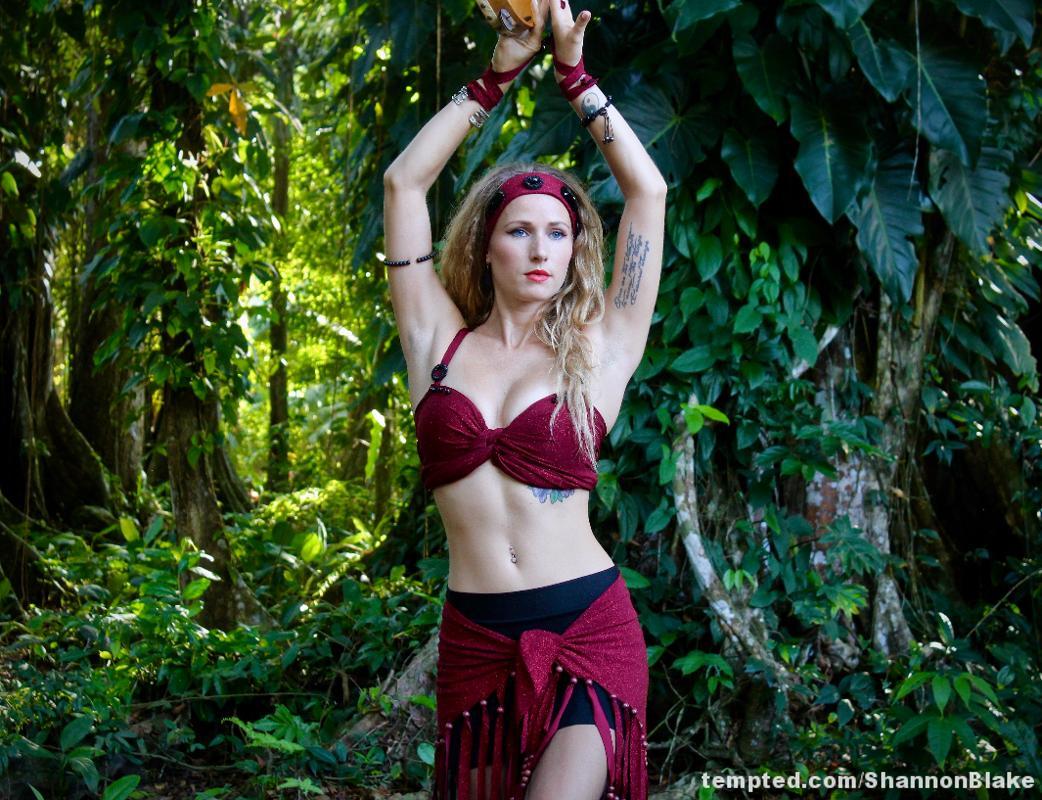 Jungle Gypsy #bellydance #gypsy #cosplay #bellydancer #ExoticBeauty #Tropical #rubyred #dancer #seduction 