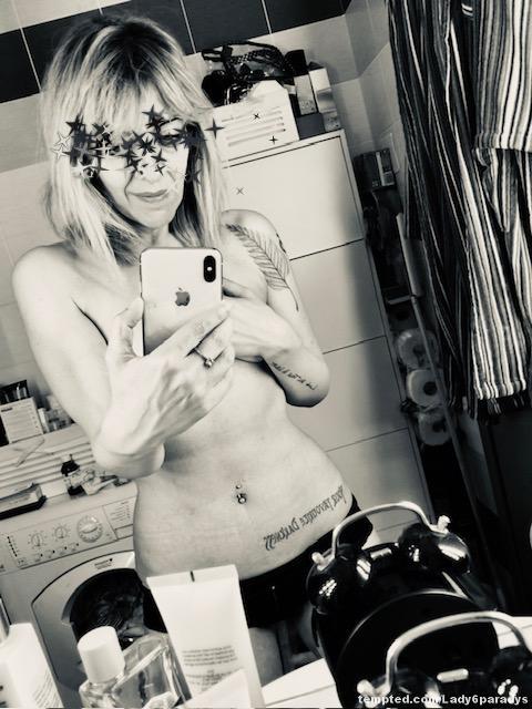 in cucina - vuoi darmi da mangiare? #FoodPlay  #KitchenFun  #EroticFood 