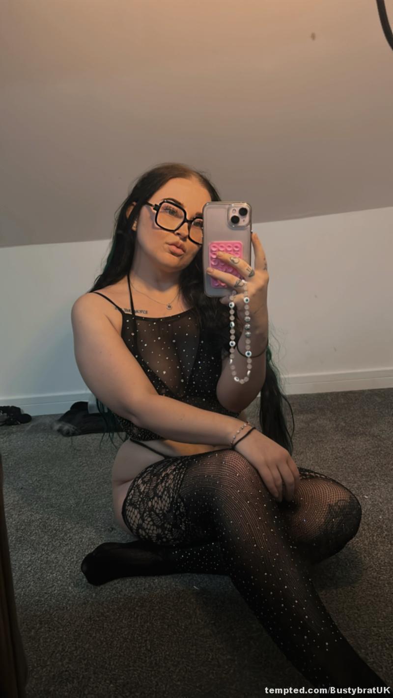 Brains, beauty & a little bit of trouble  — I don’t bite… unless you ask. 💋