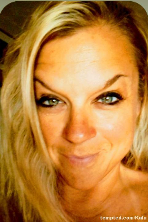 Come look 😏 #Flirt  #Suggestive  #Playful 
