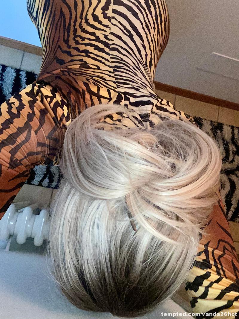 Leopard BodySuit #bodysuit  #leopardprintlingerie  #wildlingerie  #wildandsexy #italian #italianmilf 