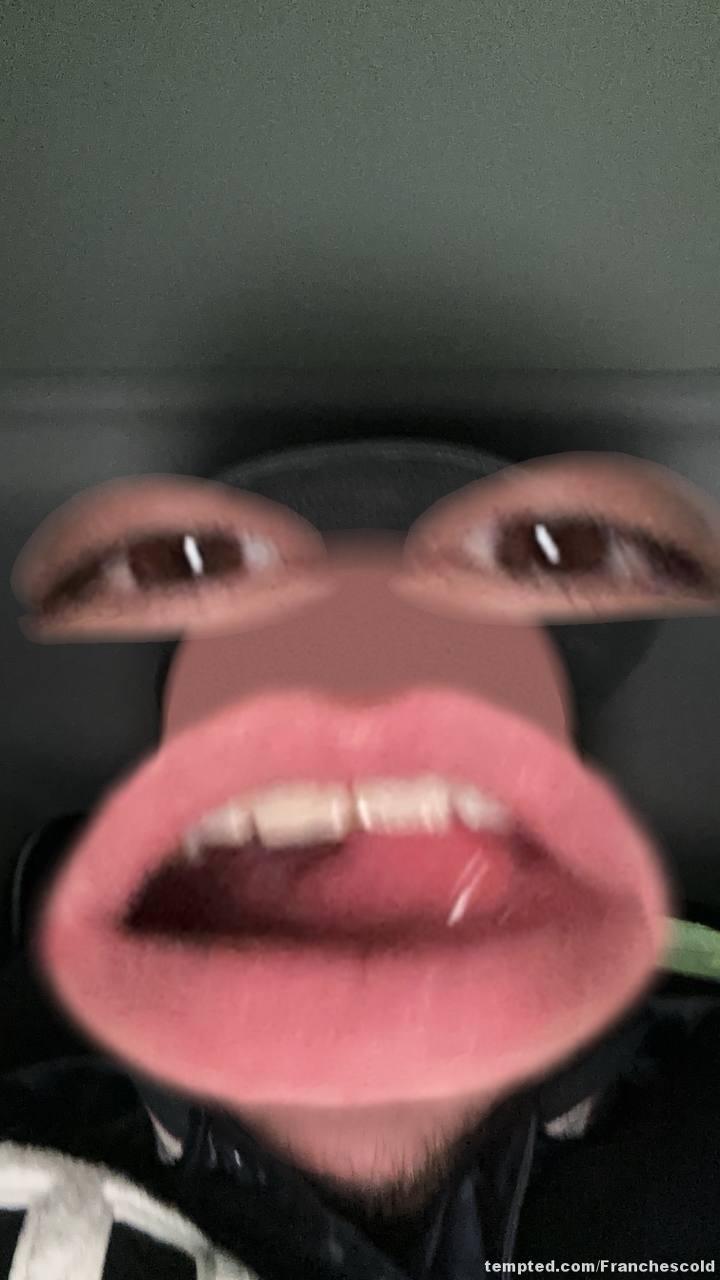 Hola bebes soy francisco y aqui estoy para darles en el gusto