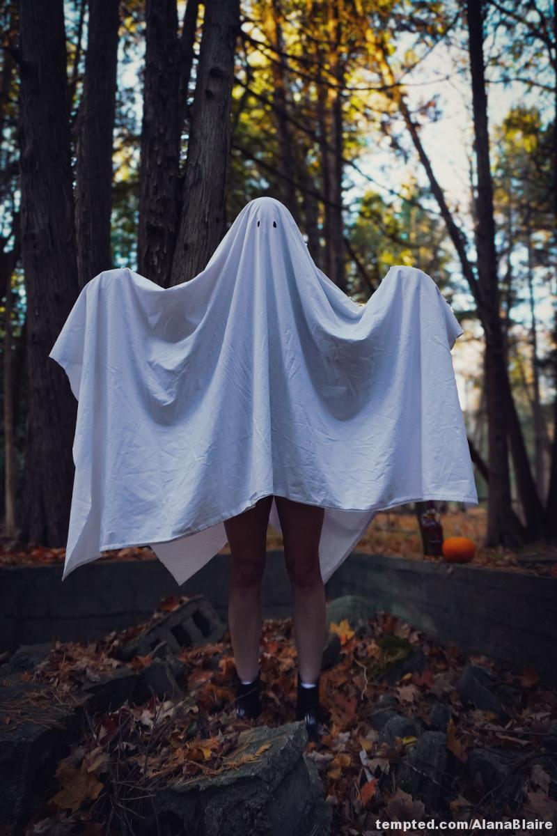 Would you let me haunt you? 👻