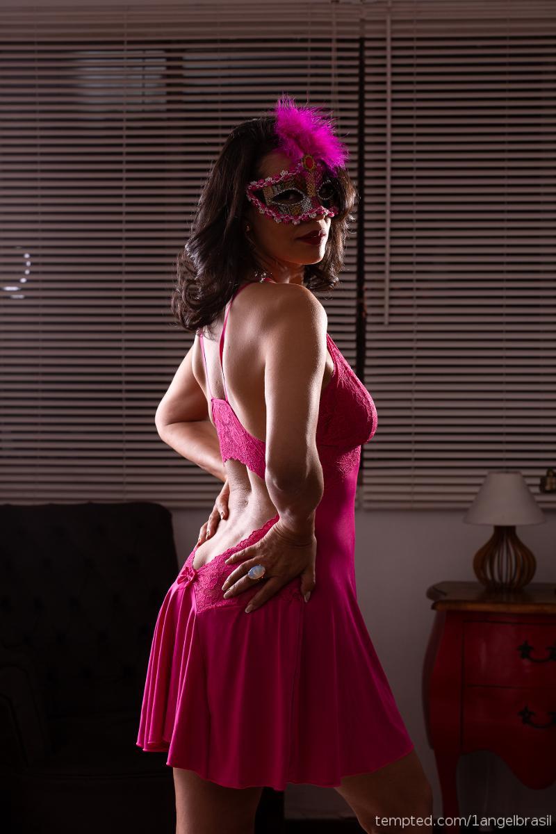 🇮🇹 “Curioso di sapere cosa c’è dietro la maschera?” 🎭 👣 Seguimi e diventa fan — il meglio deve ancora venire. .

🇬🇧 “Curious to see what’s behind the mask?” 🎭👣Follow and become a fan — the best is yet to come.