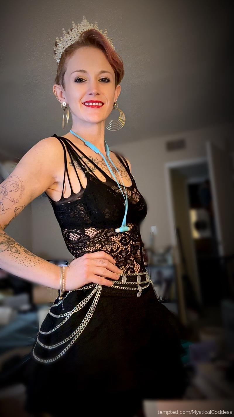 Me, me, and more me!  #sensualselfie  #confidentvibes  #teasingselfportrait 