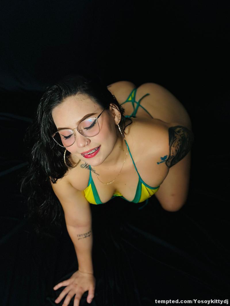 "Sin árbitro ni reglas, solo tú y yo en este juego de placer y deseo." #juegosensuales  #placerprohibido  #pasionprohibida 