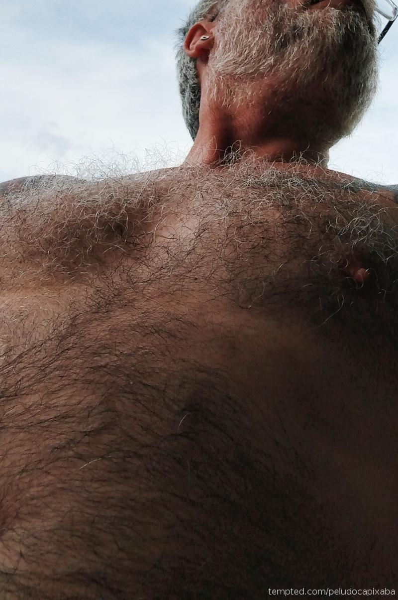 I know you like hairy chests like this!