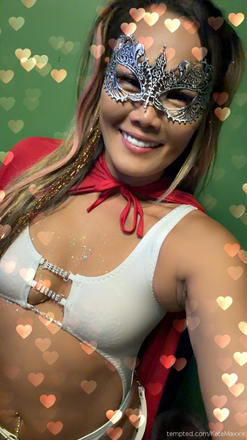 Selfies from my night performing at a sex club 