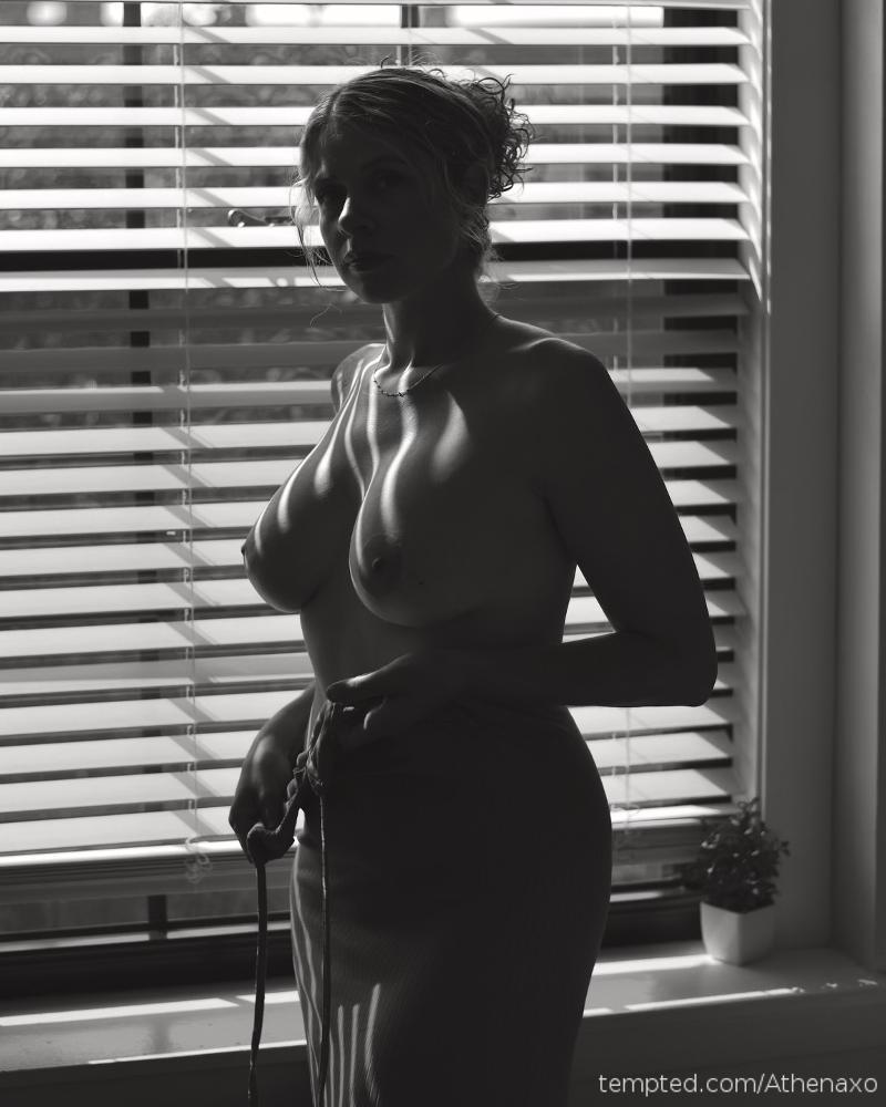 The tits are out, it’s summer dress season #summerlust ;)