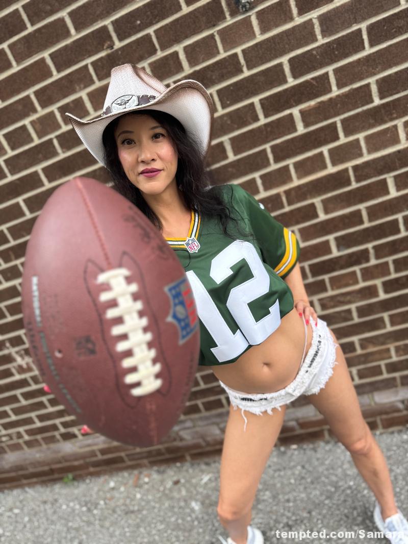 Small Asian large football 🏈 