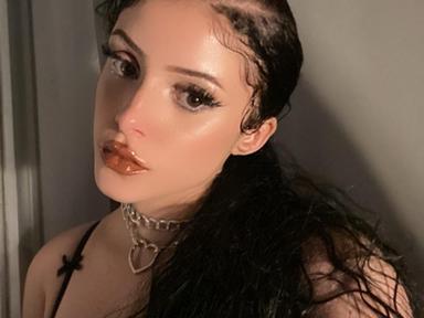 Nadia oua