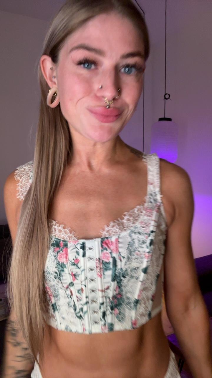 Cecelia NN LIVE