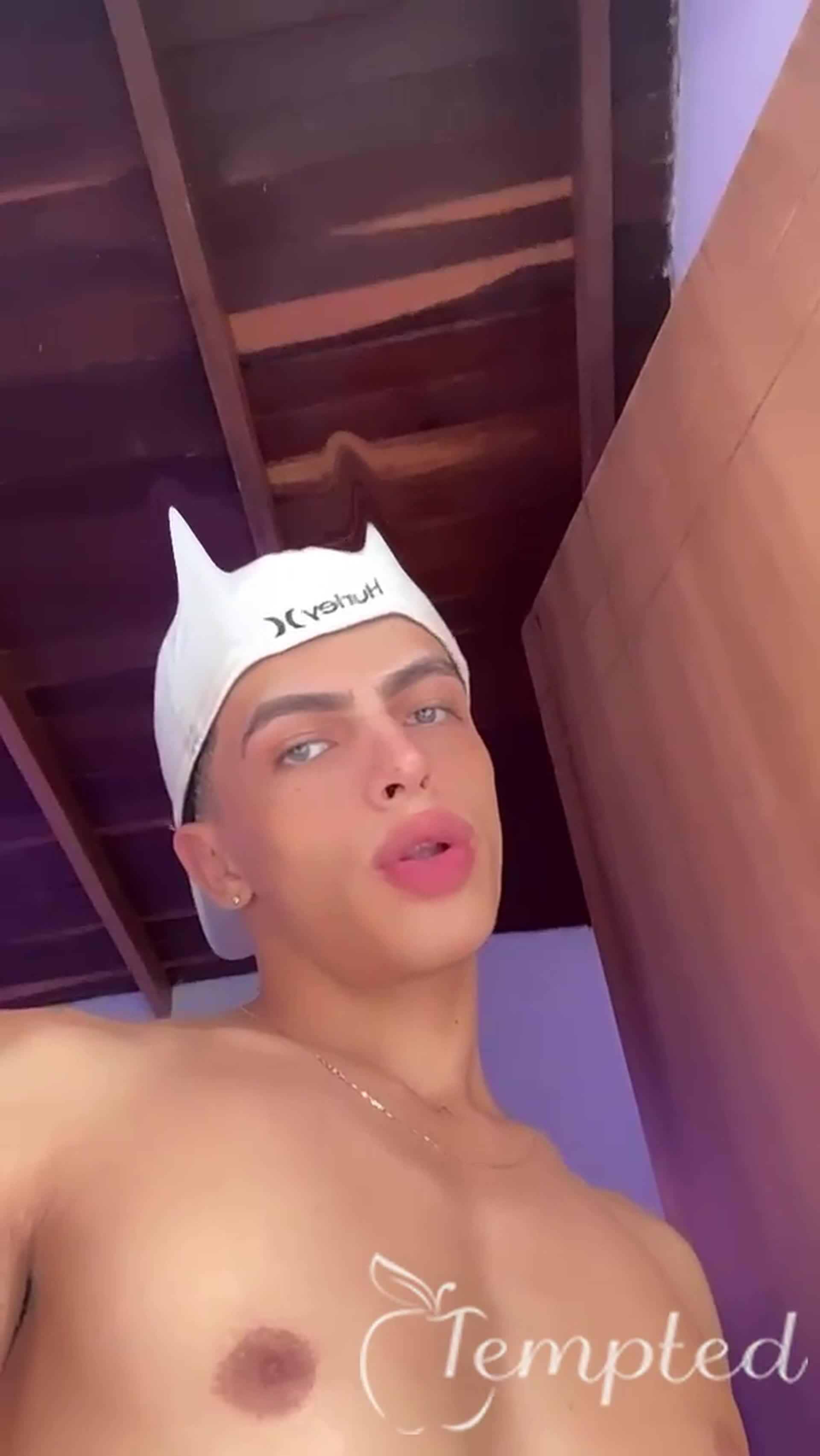😈