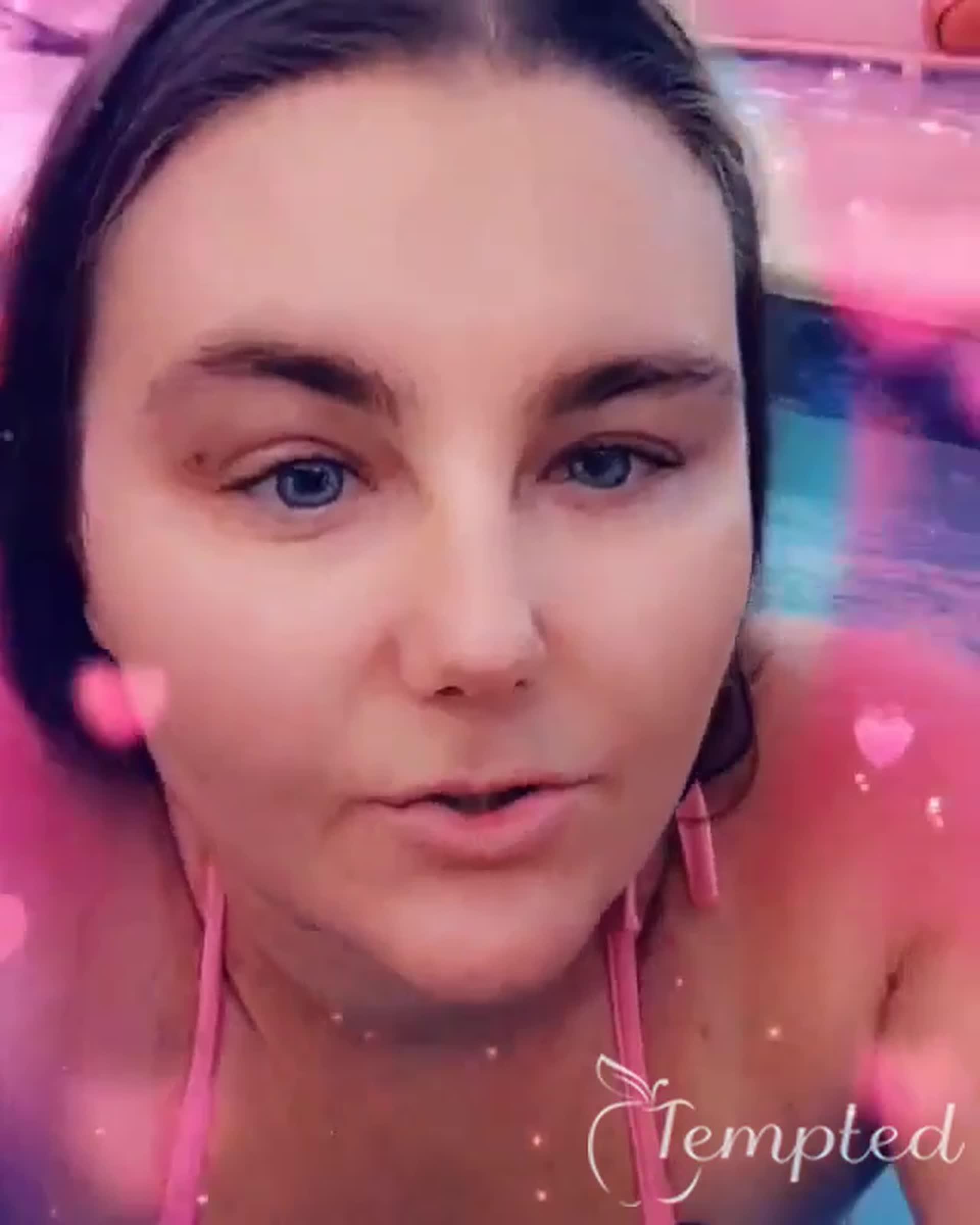 I love the hot tub jacuzzi! 💗