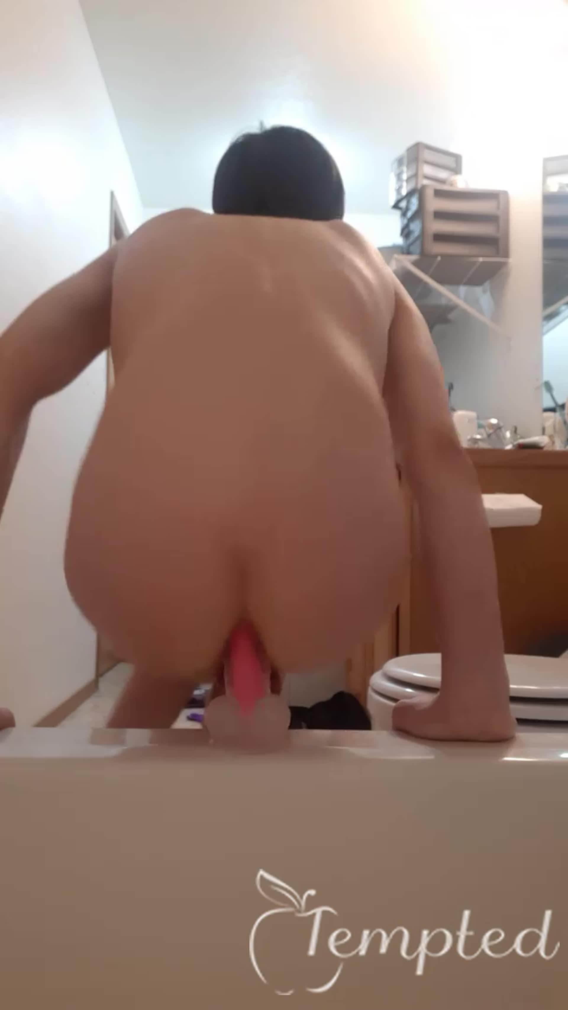 Riding pink dildo đź’—
