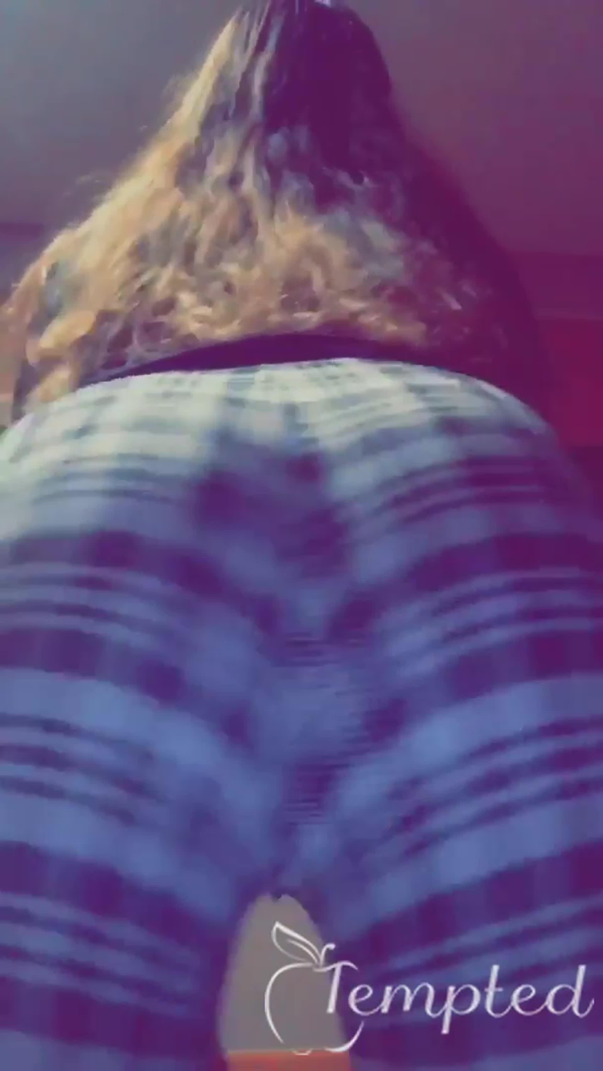 Ass shaking