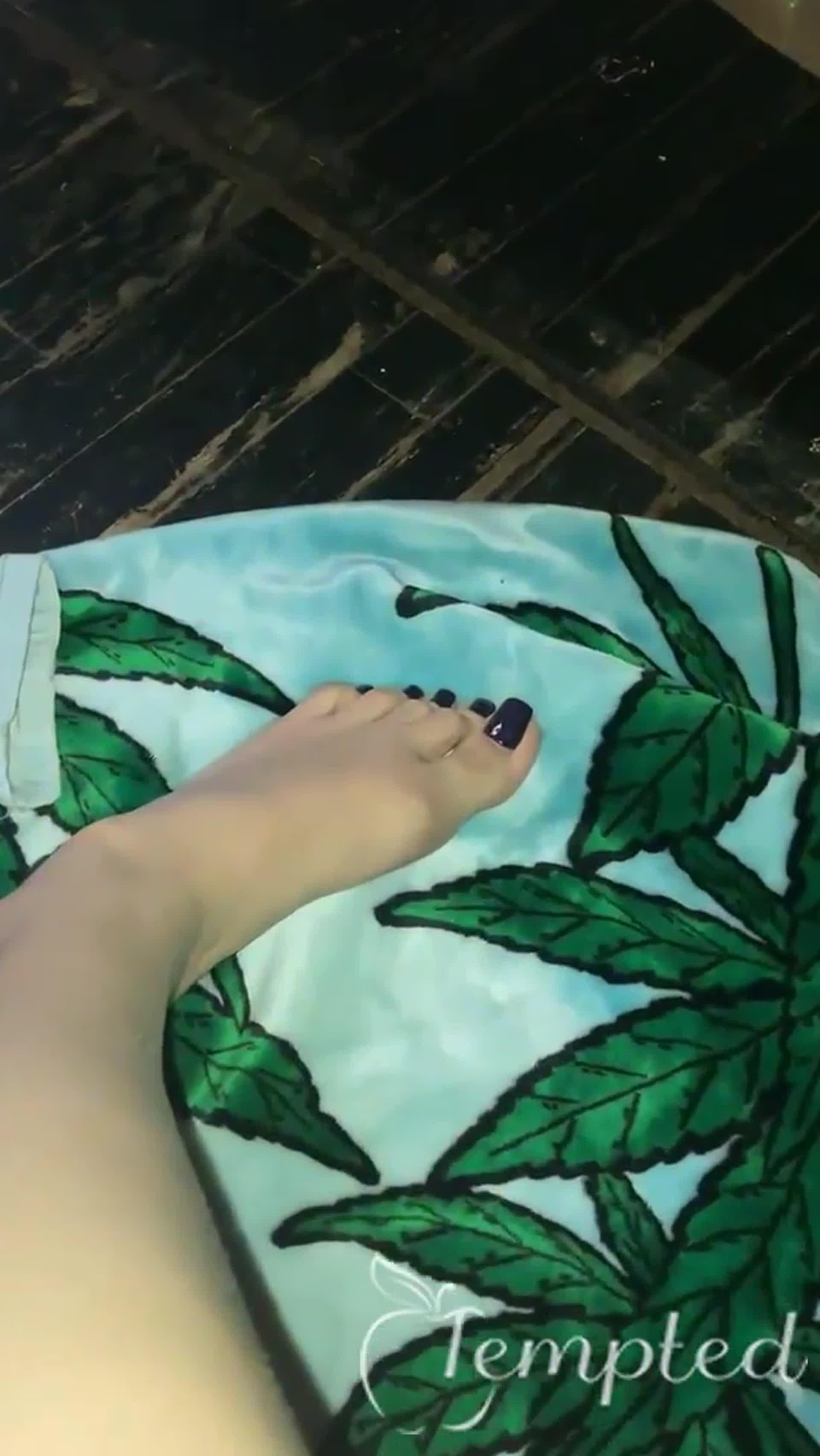 Do u have a foot fedish short clip