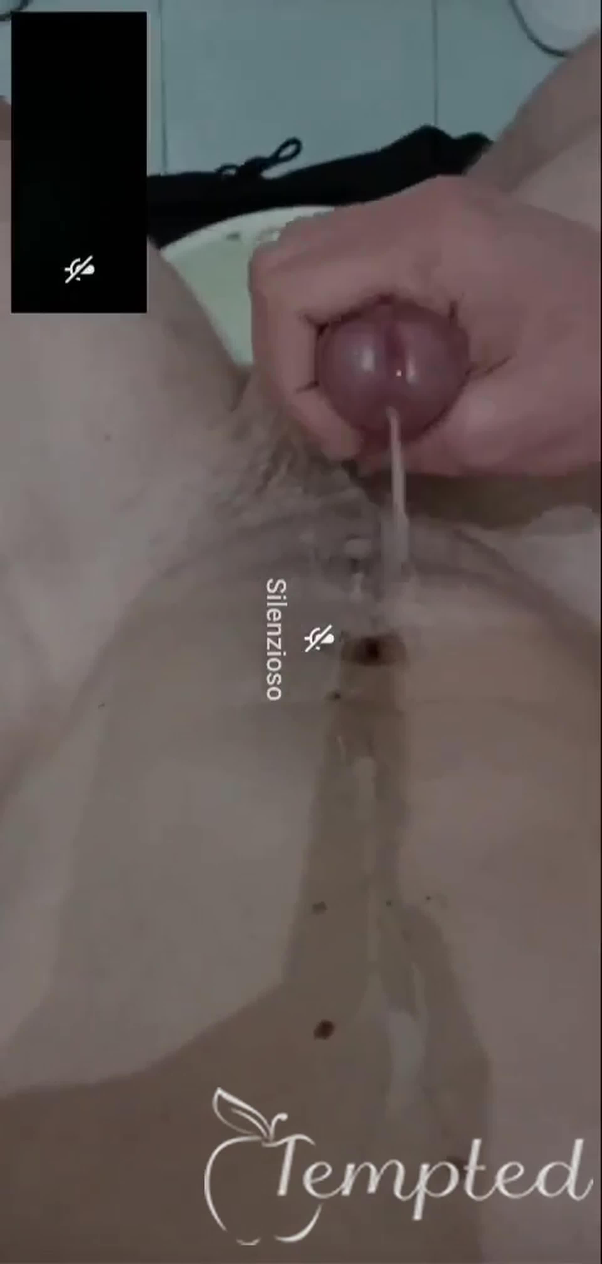 a lot of cum 💦💦🤤