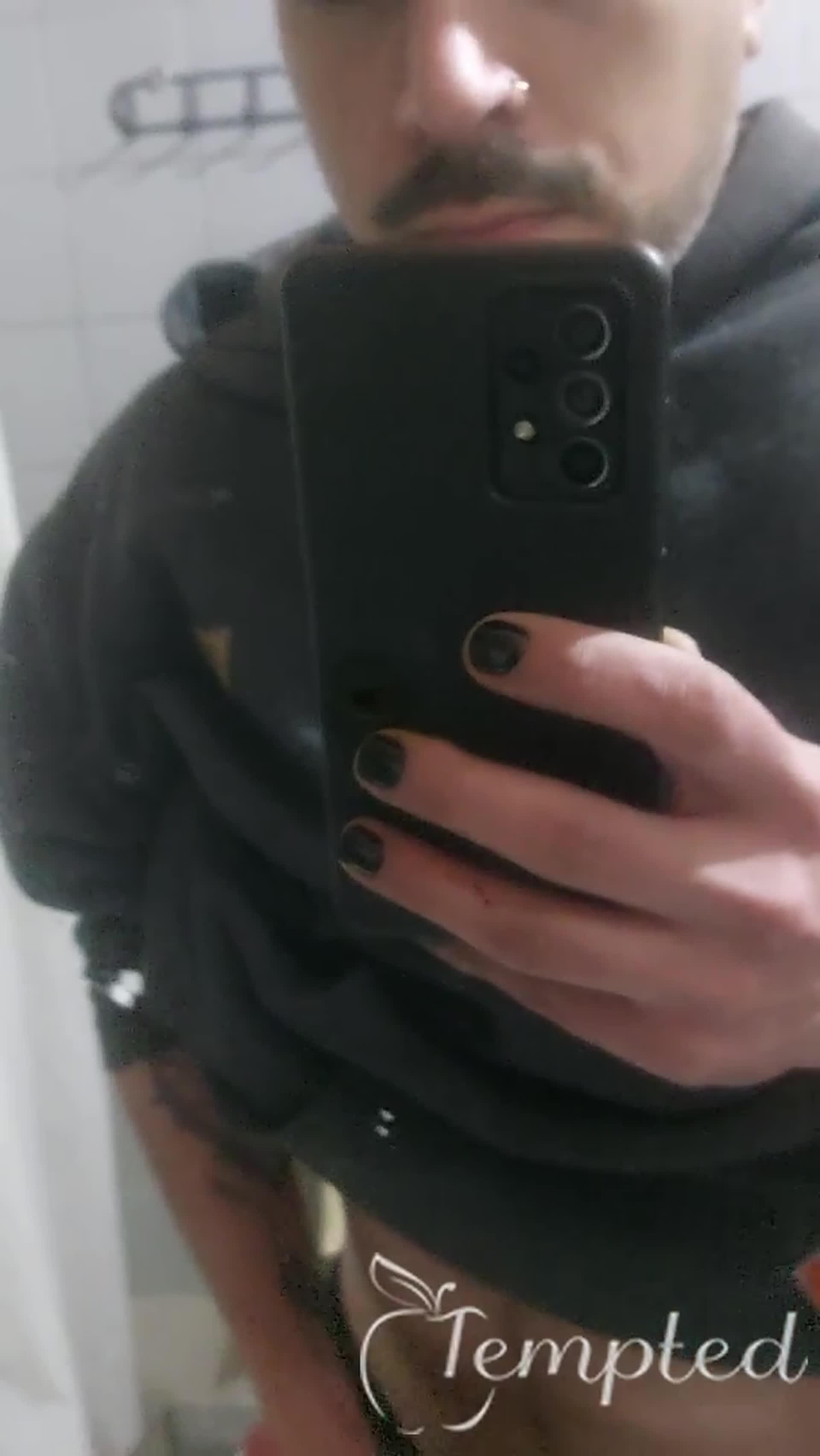 Pajeandome en el baño