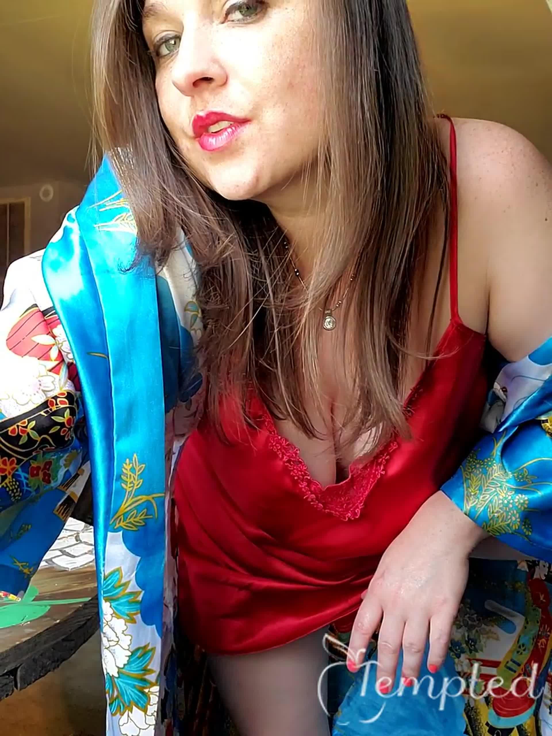 Red Nightie & a Kimono 3