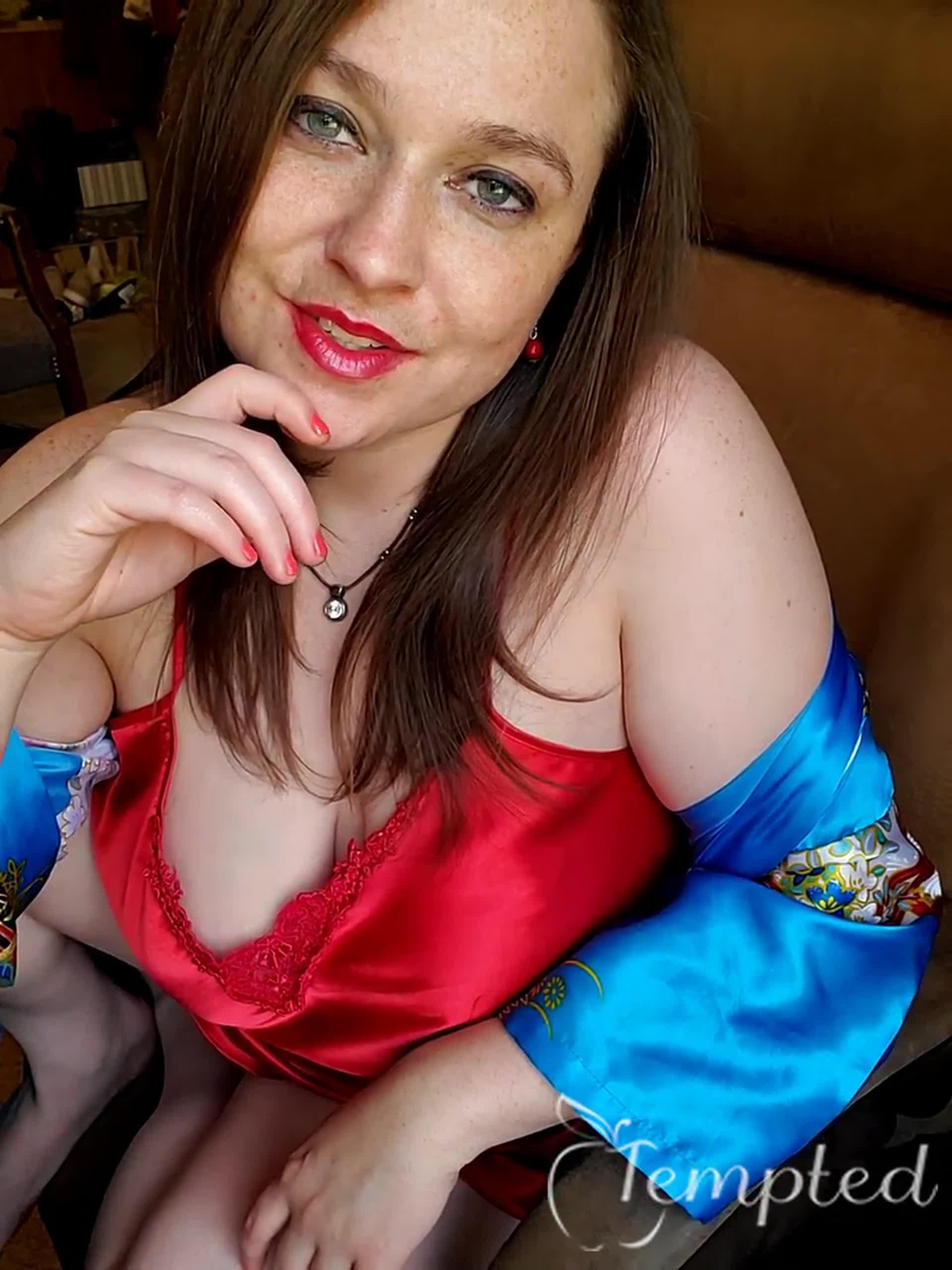 Red Nightie & a Kimono 2