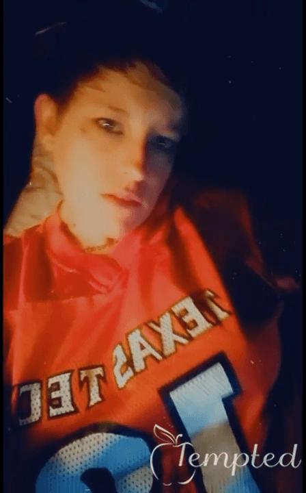 <3