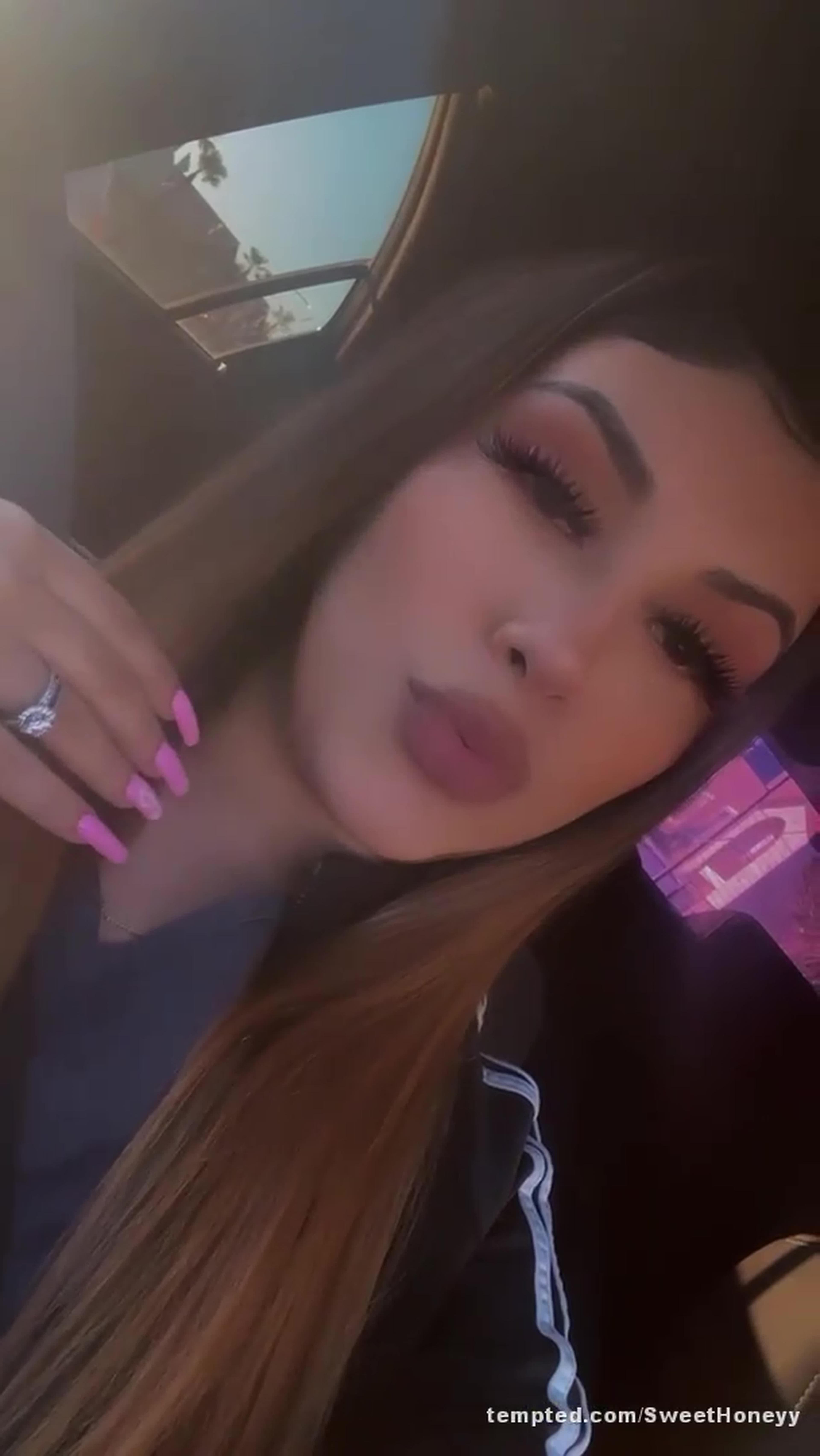 😘