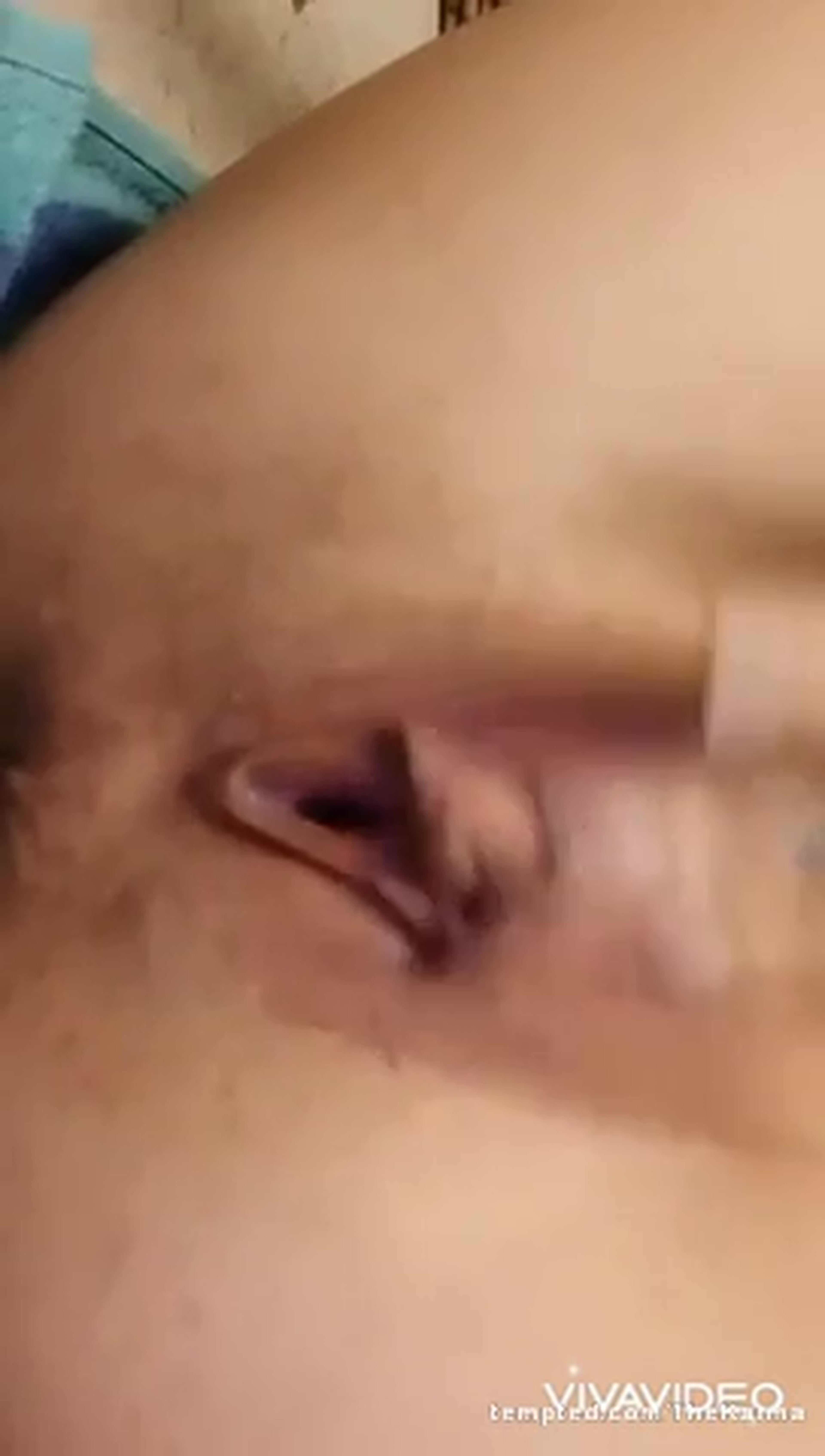Playing with my wet pussy💦 How many fingers can my pussy take? Do you think my hand fits in it?