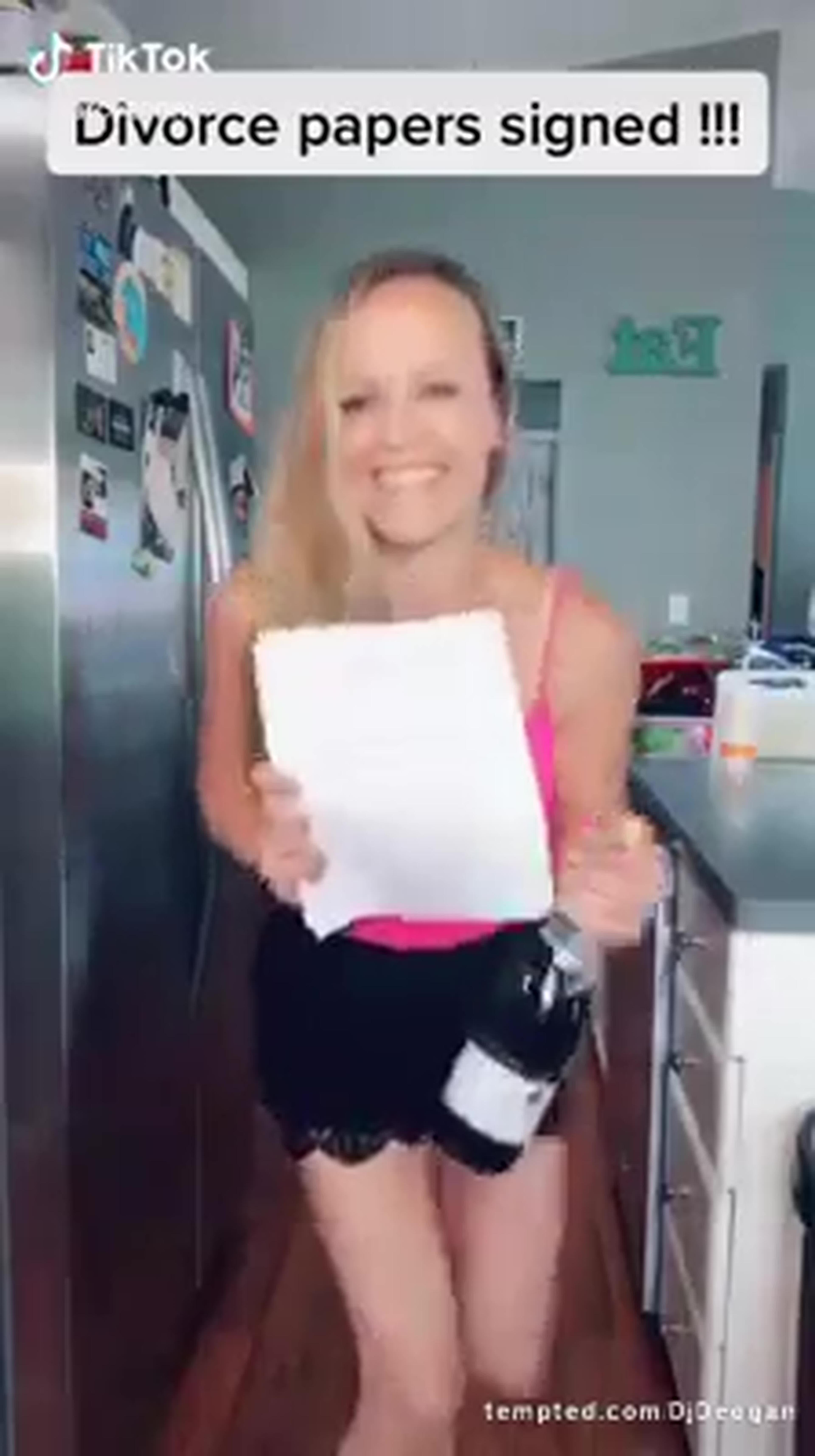 Social call and she shoved gratitude after having made her idiot man sign papers - god did she showed her gratitude