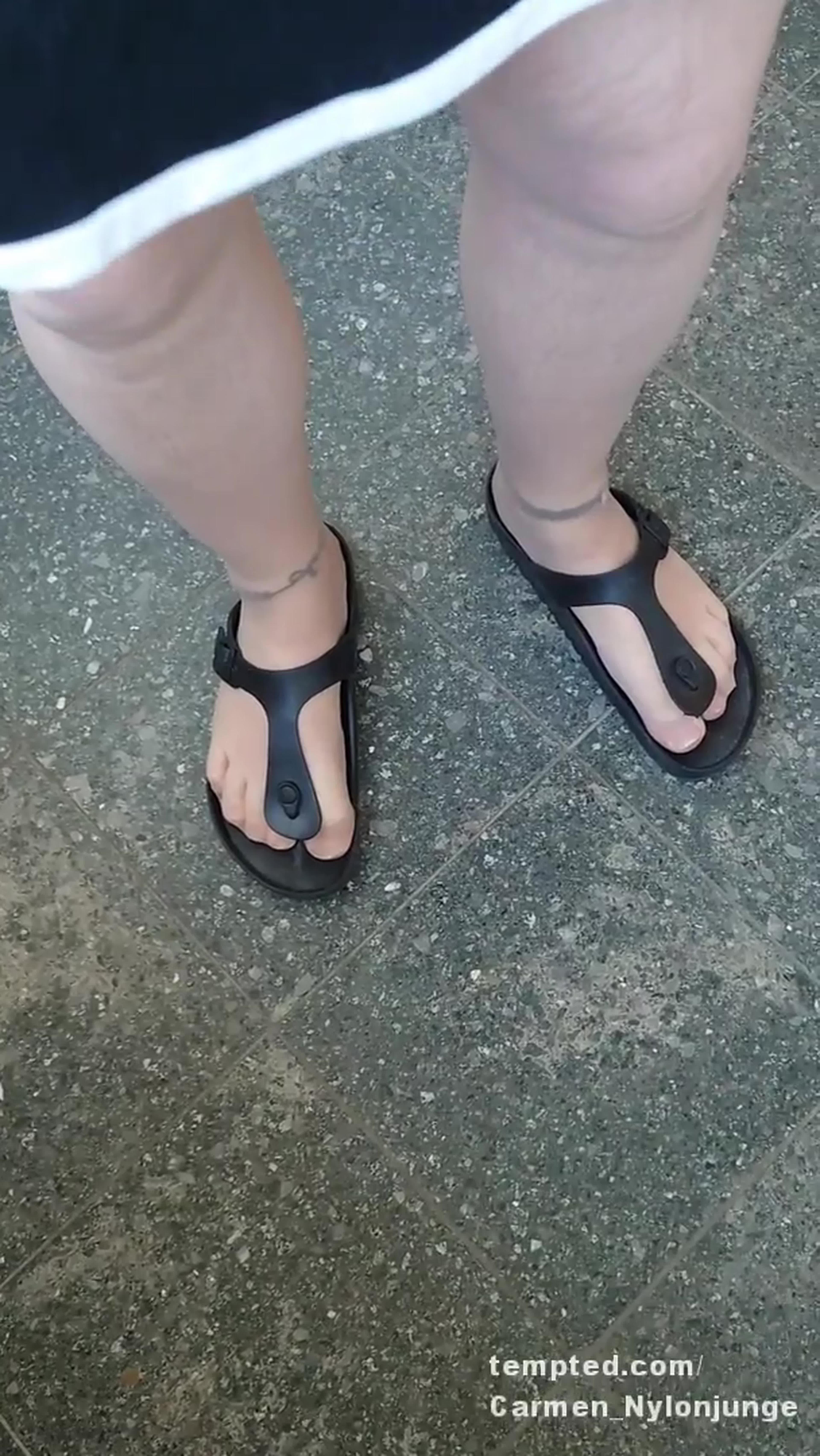 Birkenstocks und Nylonfüsse im Treppenhaus #feetFetish #birkenstockFetish #nylonFeet