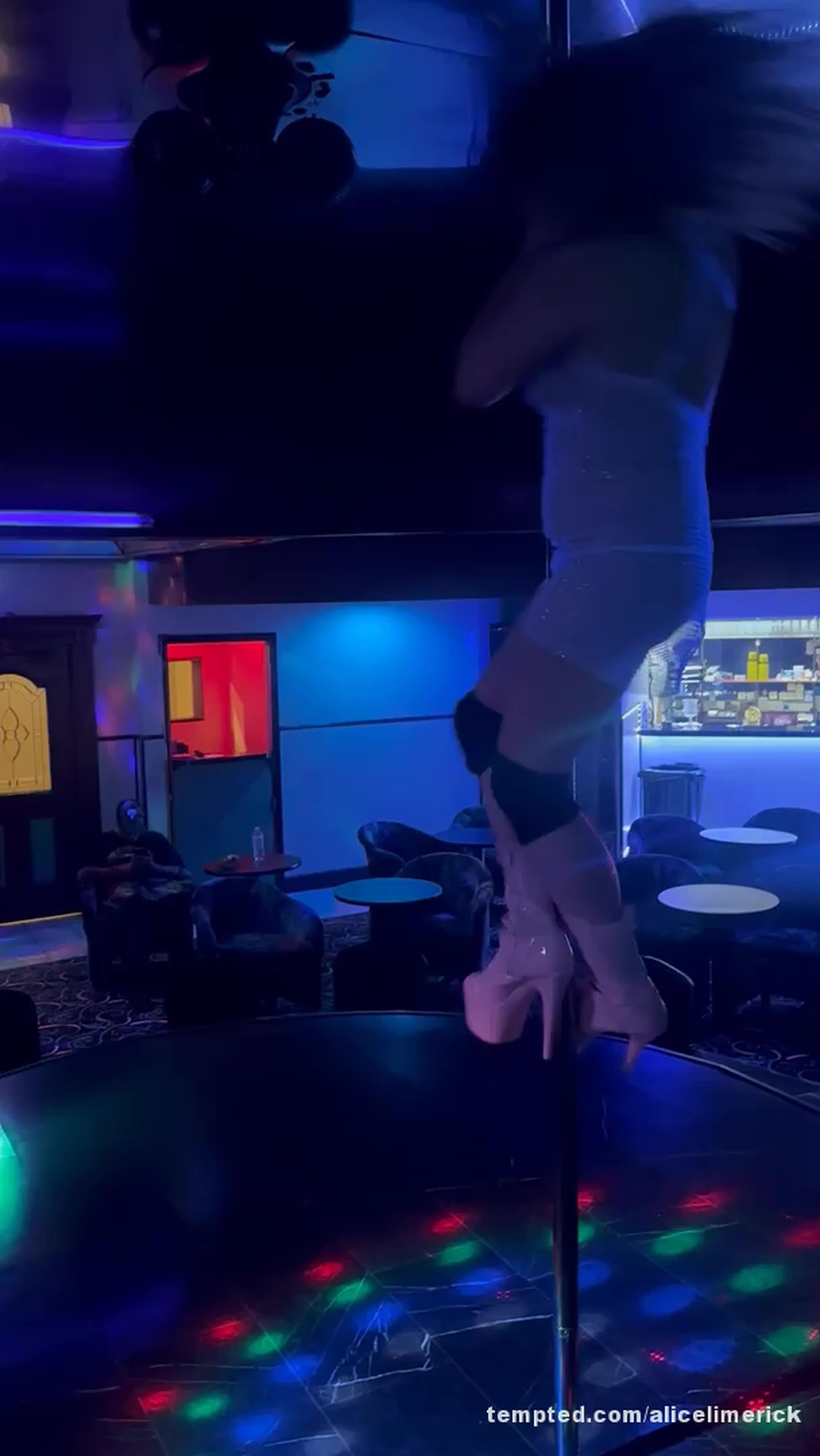 Pole dancer đź’‹