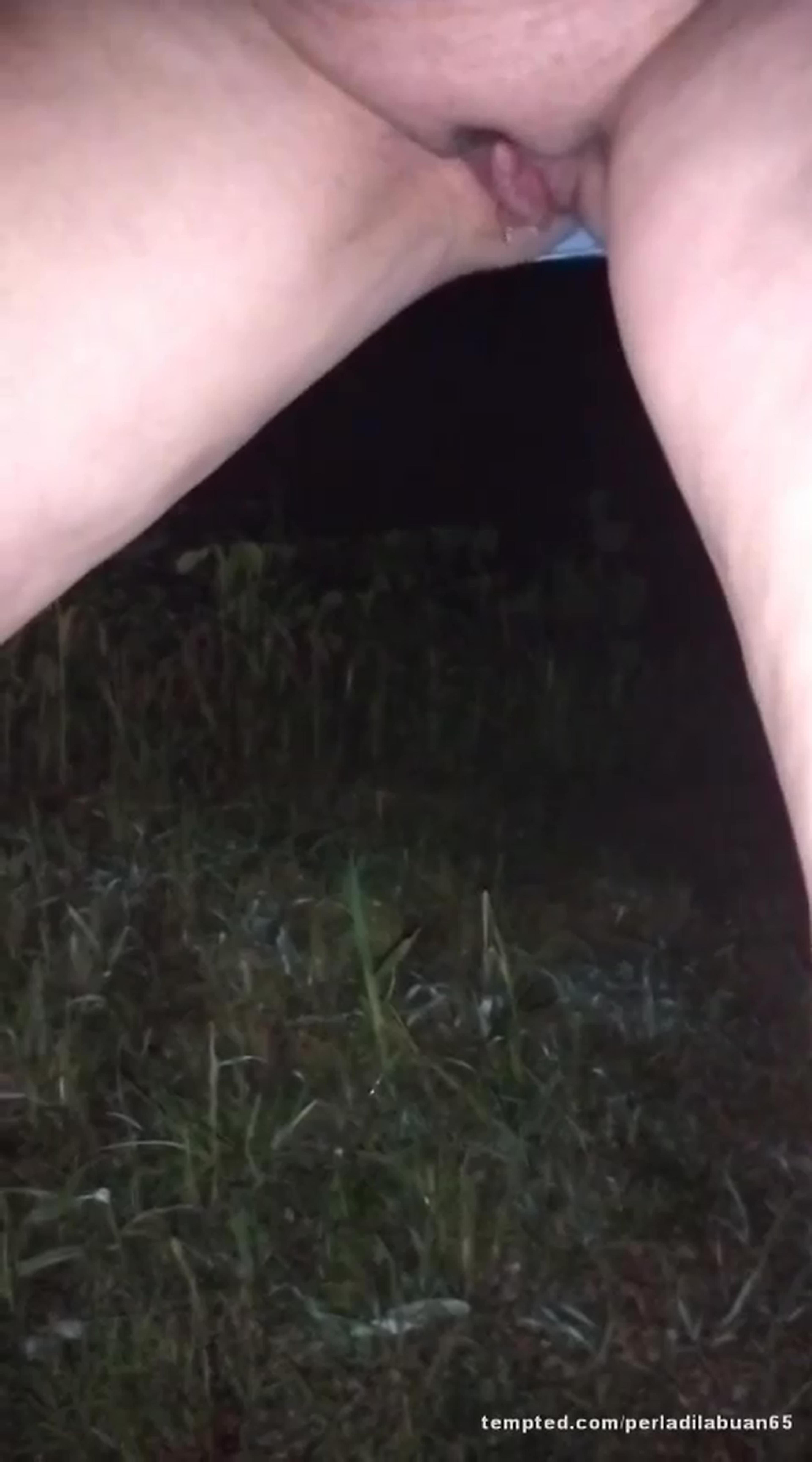 Pissing outdoor