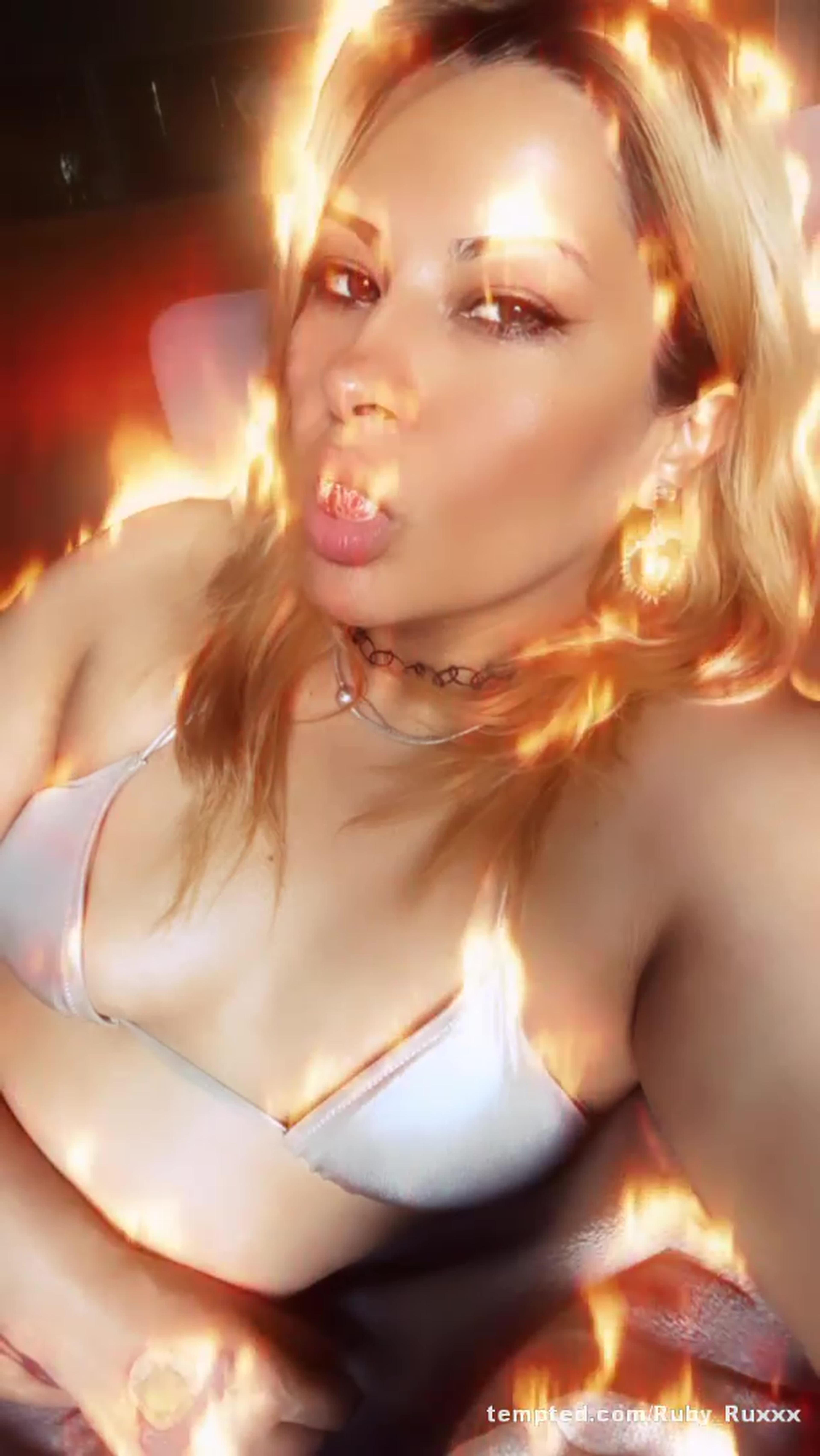 I am hot π₯΅ π₯π