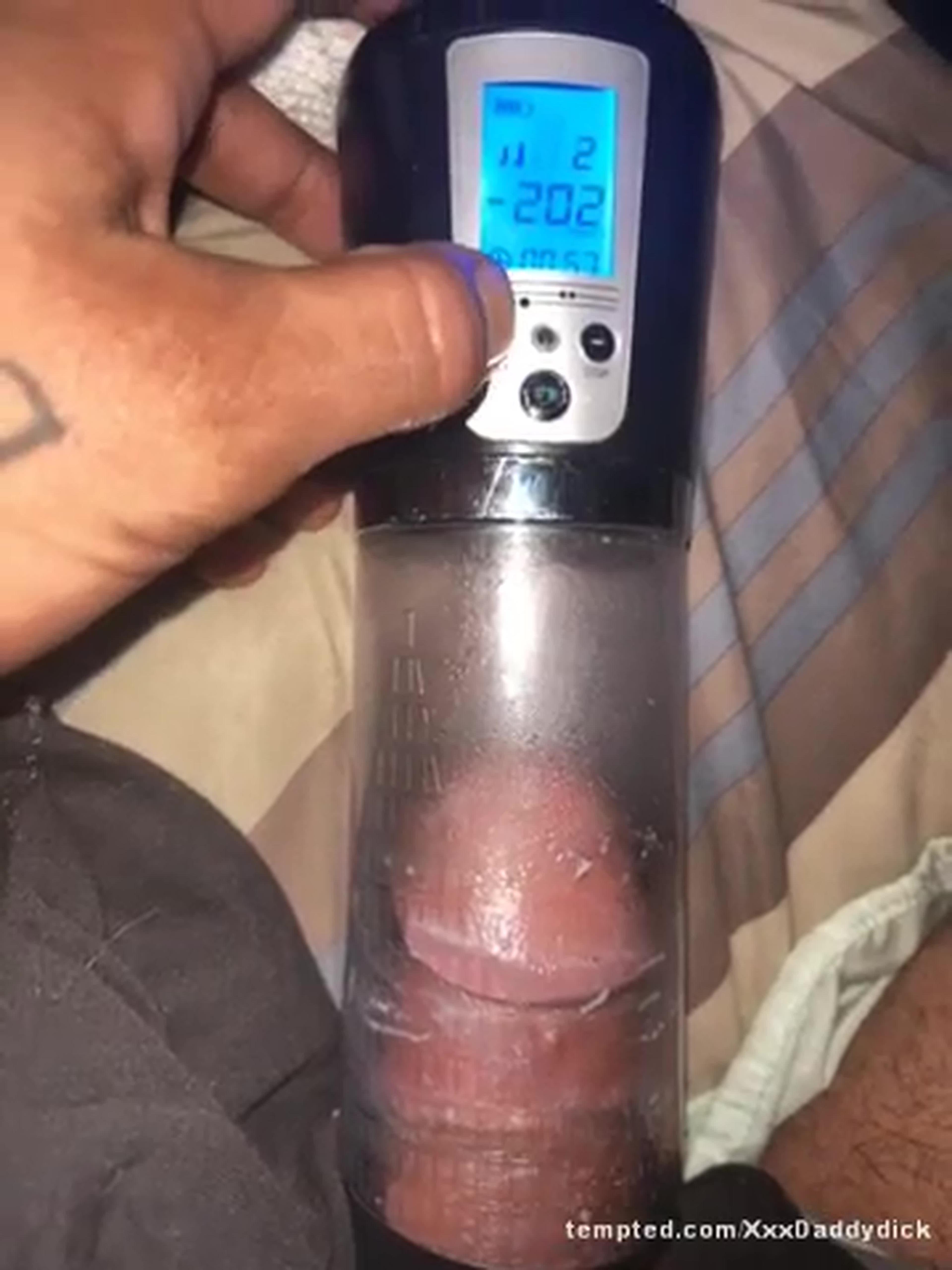 Playing with my pump!!!😈👀👅