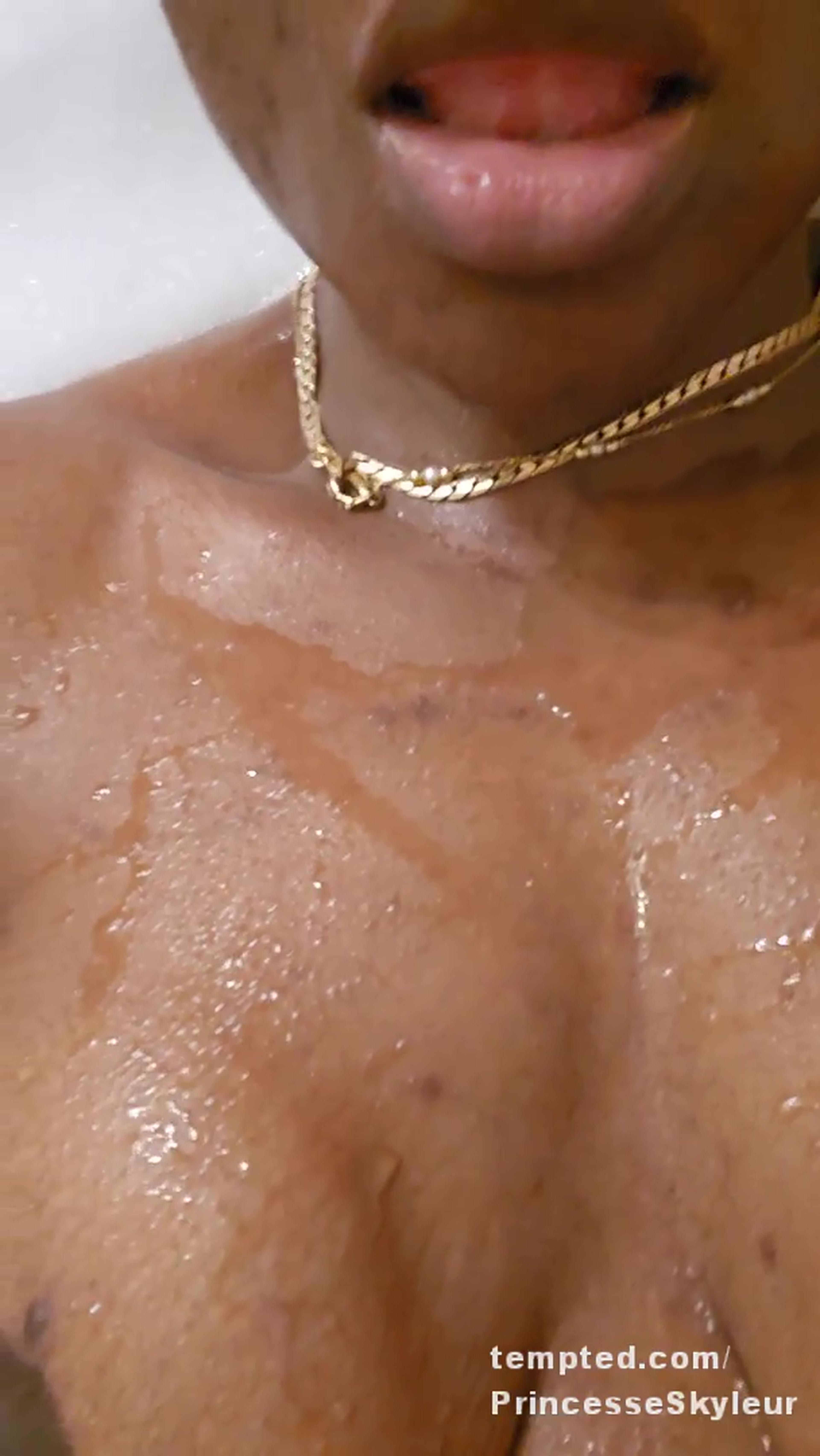 Un bain trĂšs chaud đ #HotBath #Relaxation