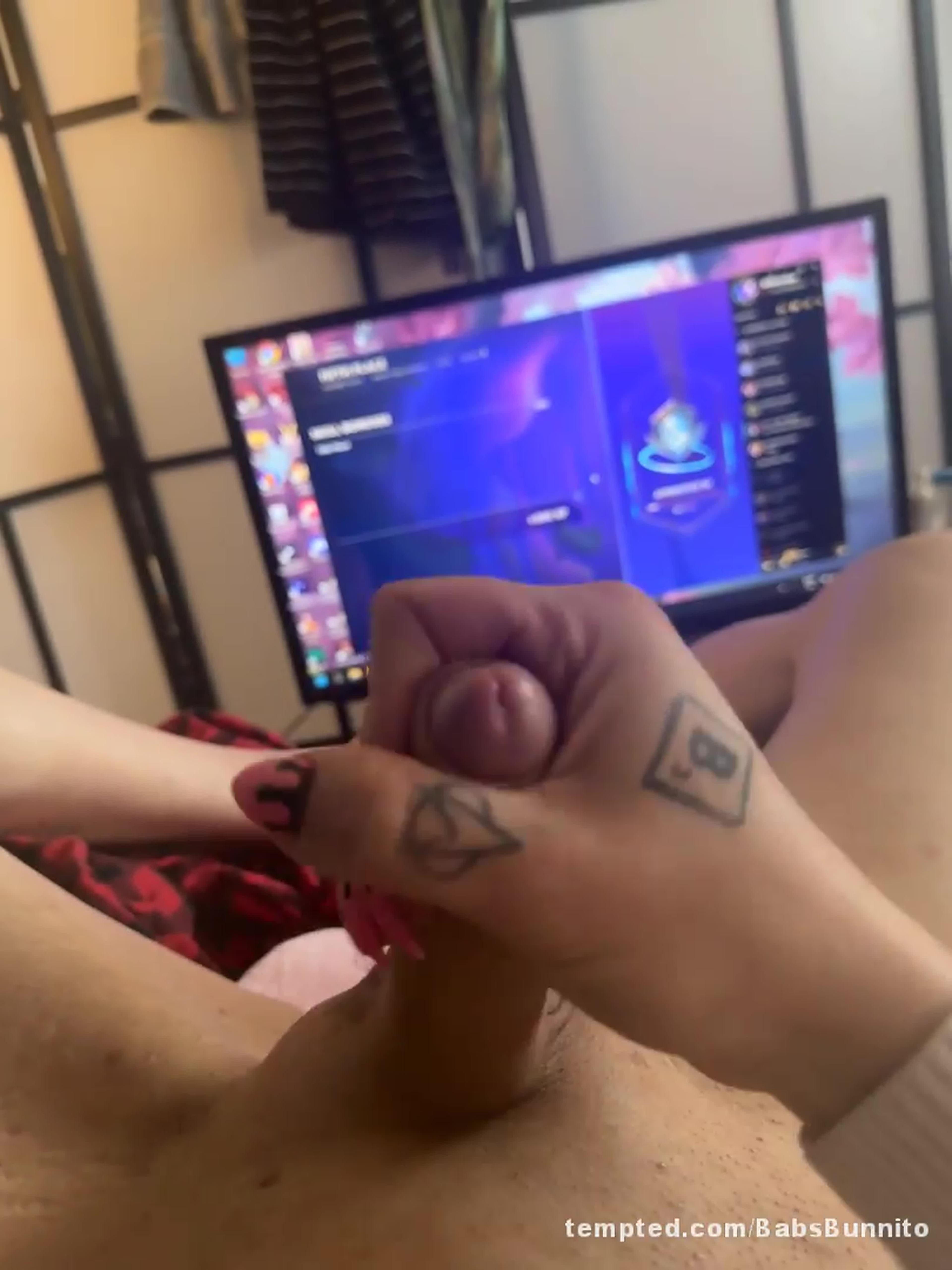 Short jerk of my girl Goldilocks #nottoobig #nottoosmall #justright #trannycock #transcock