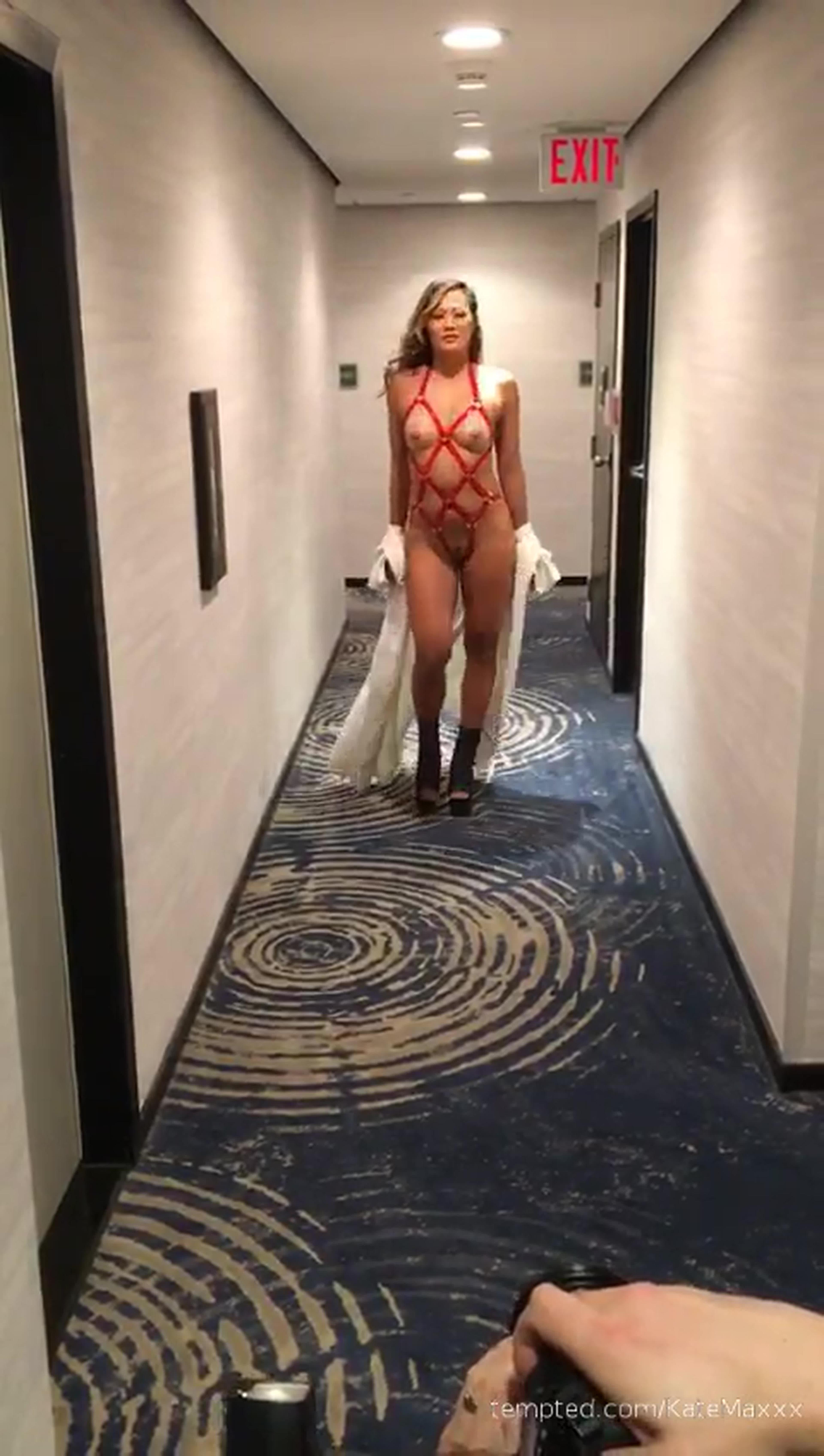 Hotel hallway flasher #public #flashing #publicflashing #publicexhibition #flashinginpublic #risky