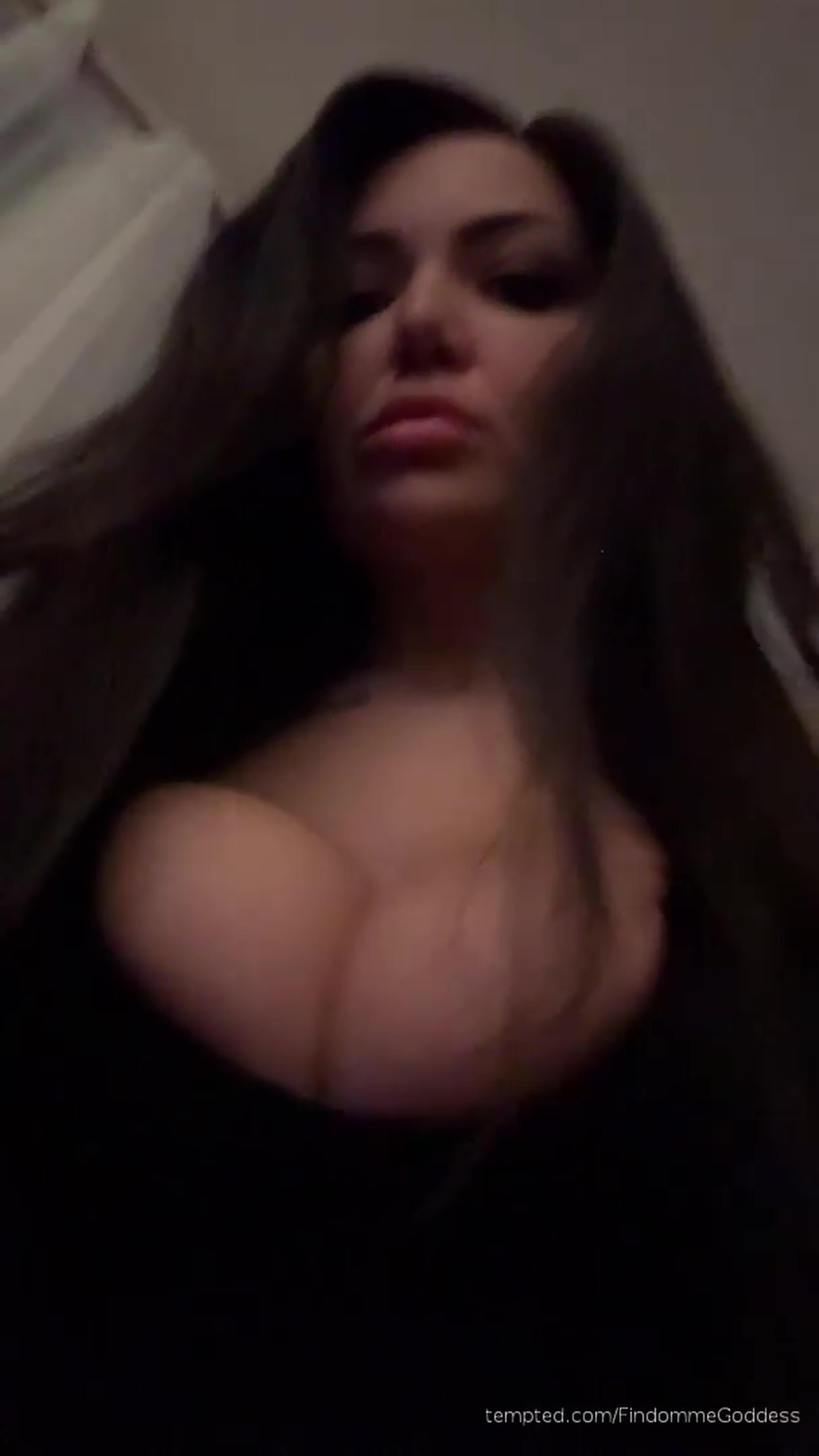 Bouncing my boobies in your face! #titsout #boobies #bigboobs #boobplay #BouncingBoobs #bouncingtits #bigtits #tetas #latina #findom #Findomme #findomgoddess #Goddess #Mistress #WorshipMe #SpoilMe #british