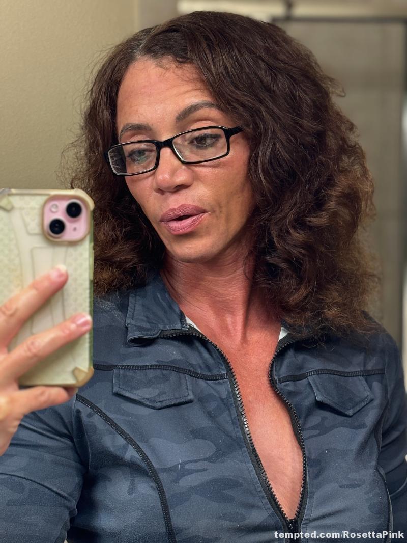 Spoil these lips 👄  #kissinggames  #kissablelips